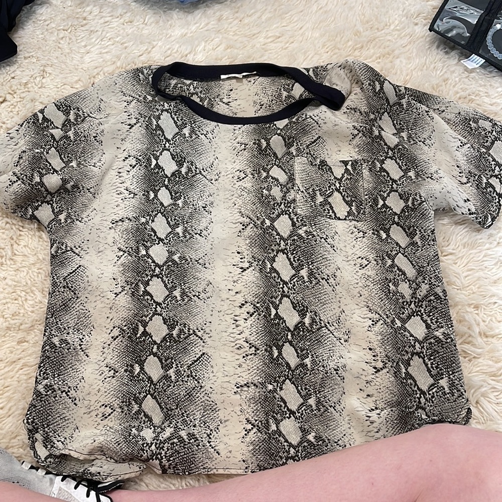 Snakeskin top M